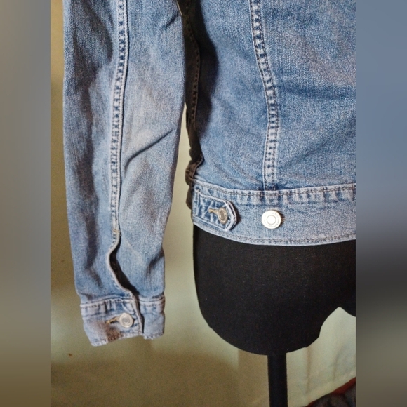 A Lucky Brand Tomboy Trucker Blue Denim Jean Jacket - Picture 9 of 16